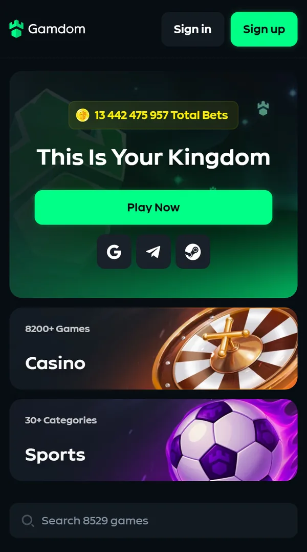 Forsiden til Gamdom på mobil med Play Now og knappene for Google, Telegram og Steam